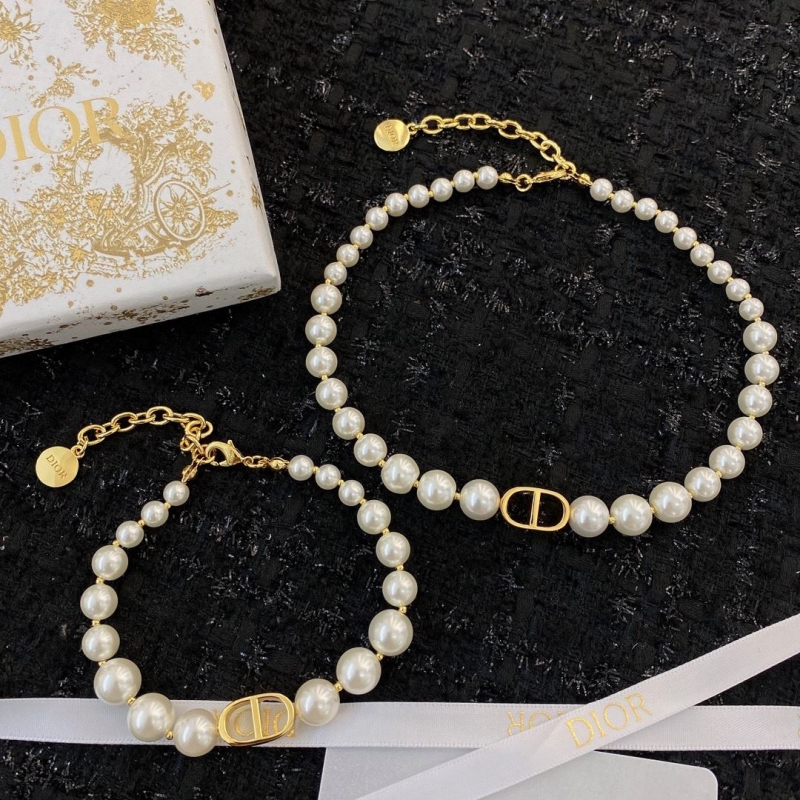 chr1st1an D10r bracelets